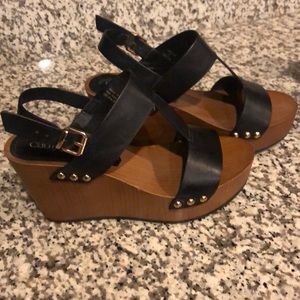 Black Wedge (original box not included)